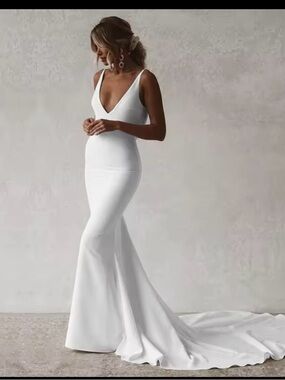 Elegant White V-Neck Mermaid Wedding Dress